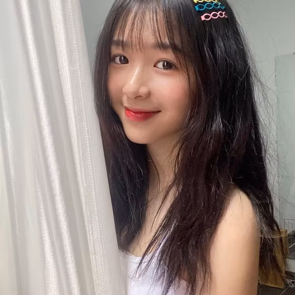 Được biết, bạn gái tin đồn của thần rừng ADC từng có thời gian du học tại Hàn Quốc.