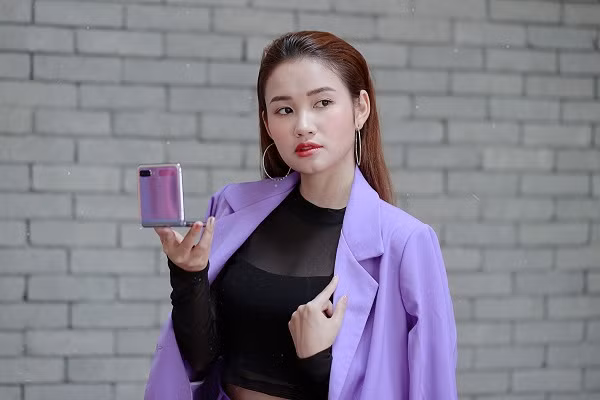 Cô nàng cho biết set đồ này khiến mình trưởng thành, sang hơn mà vẫn phù hợp với nơi công sở. Ảnh: NVCC