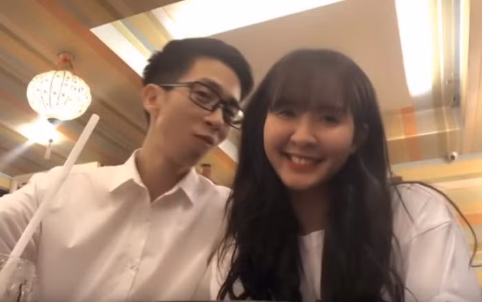 Cuộc tình không rõ ràng này đã kéo dài hơn 5 năm, và đến bây giờ cả hai đã không còn như trước khi họ lên tiếng xác nhận "rạn nứt". Cặp đôi này đã khiến cho người hâm mộ chỉ biết ngậm ngùi tiếc nuối. Mời quý độc giả đón xem thêm video ViruSs - Ngân Sát Thủ chia tay sau 5 năm mặn nồng - Nguồn: VTC NOW