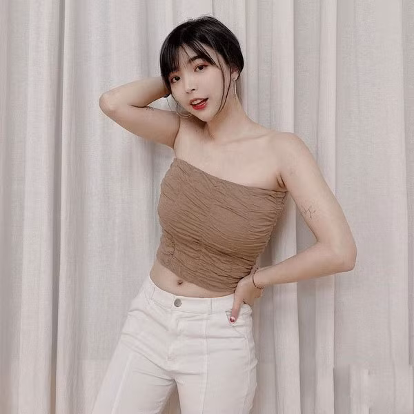 Nhờ những nỗ lực trong công việc cùng nhan sắc xinh đẹp, hiện Ah Yuan đã sở hữu đến hơn 600.000 người theo dõi.