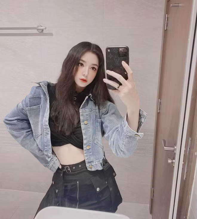 Sở hữu thân hình đẹp là một lợi thế của Milana mỗi lần diện quần áo khoe đường cong cơ thể.