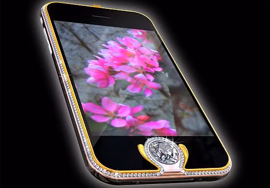 Chiếc iPhone 3GS này có 158 viên kim cương, điểm nổi bật nhất của nó nằm ở nút Home – một viên kim cương trắng 6,6 cara cực kì hiếm gặp.