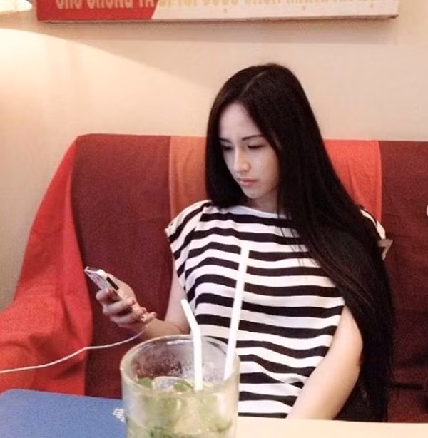 Cô nàng là iFan từ thời những phiên bản điện thoại đầu tiên của Apple ra đời.