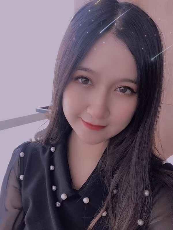 Từng công khai mối tình đẹp như mơ với xạ thủ Lâm Sung, không lâu sau đó cả hai tuyên bố ''đường ai nấy đi''. Hiện tại Linh Kun cũng đã có một gia đình hạnh phúc và ''từ giã'' nghiệp game thủ.