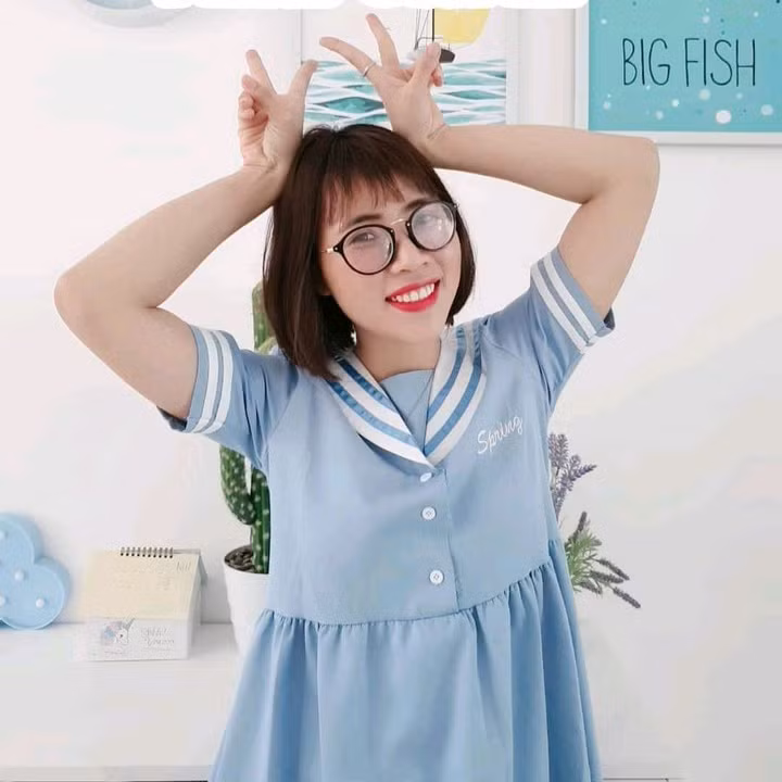 Video đầu tiên của cô được đăng tải vào năm 2016 đã nhận được sự quan tâm lớn của các fan nhí.