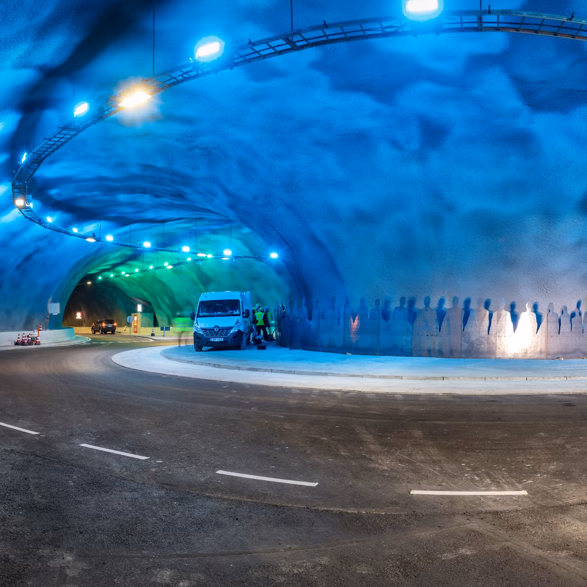 Hệ thống đường hầm dài 11km này sẽ cắt giảm thời gian di chuyển từ thủ đô Torshavn đến Runavik từ 1 giờ 14 phút xuống chỉ còn 16 phút.