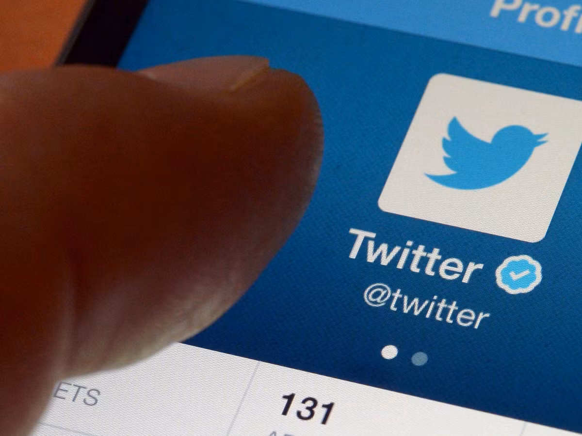 20 năm sau khi ra mắt, không ai có thể tranh cãi rằng Twitter đã thay đổi hoàn toàn cách mà thế giới giao tiếp. Mặc dù còn bị hạn chế trong việc kìm chế về ngôn từ gây kích động nhưng nó vẫn là một trong những mạng xã hội tốt nhất và nhiều thông tin nhất.