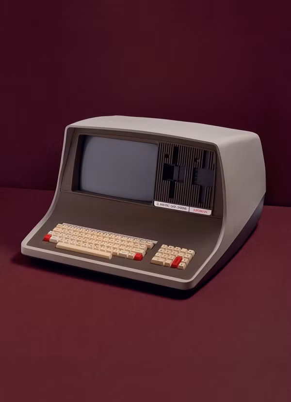 Intertec Superbrain (1979) là phiên bản thu nhỏ hơn của máy tính 2 năm trước.