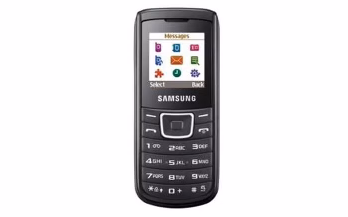E1100 của Samsung là chiếc điện thoại được đánh giá cao bởi độ bền và thời lượng pin ấn tượng lên tới 13 ngày khi ở chế độ chờ. Nó đươc bán ra từ năm 2009 và đã kịp xuất xưởng được 150 triệu máy.