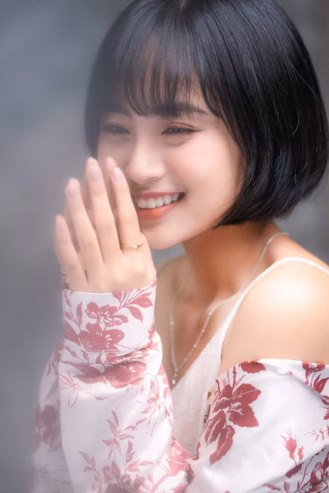 Cô sở hữu một lượng fan lớn là các game thủ LMHT thường xuyên theo dõi giải đấu VCS.