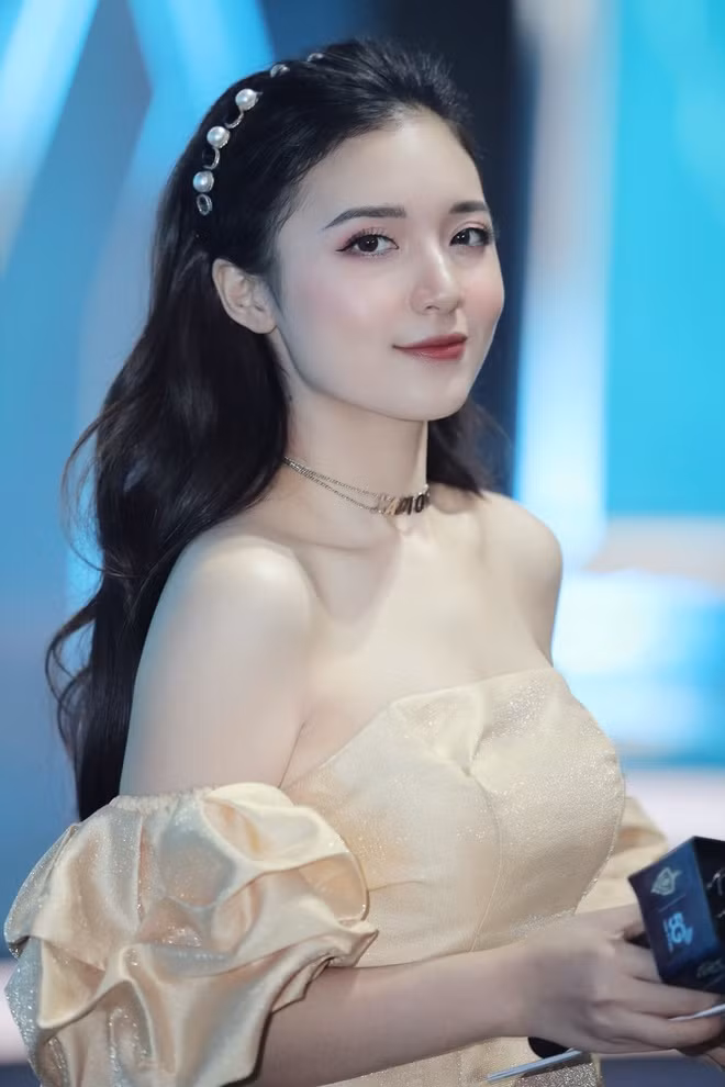 Bước vào nghề dẫn chuyên nghiệp từ khi còn là sinh viên năm 3 là lợi thế giúp Phương Thảo sớm trưởng thành, chững chạc như hiện tại.