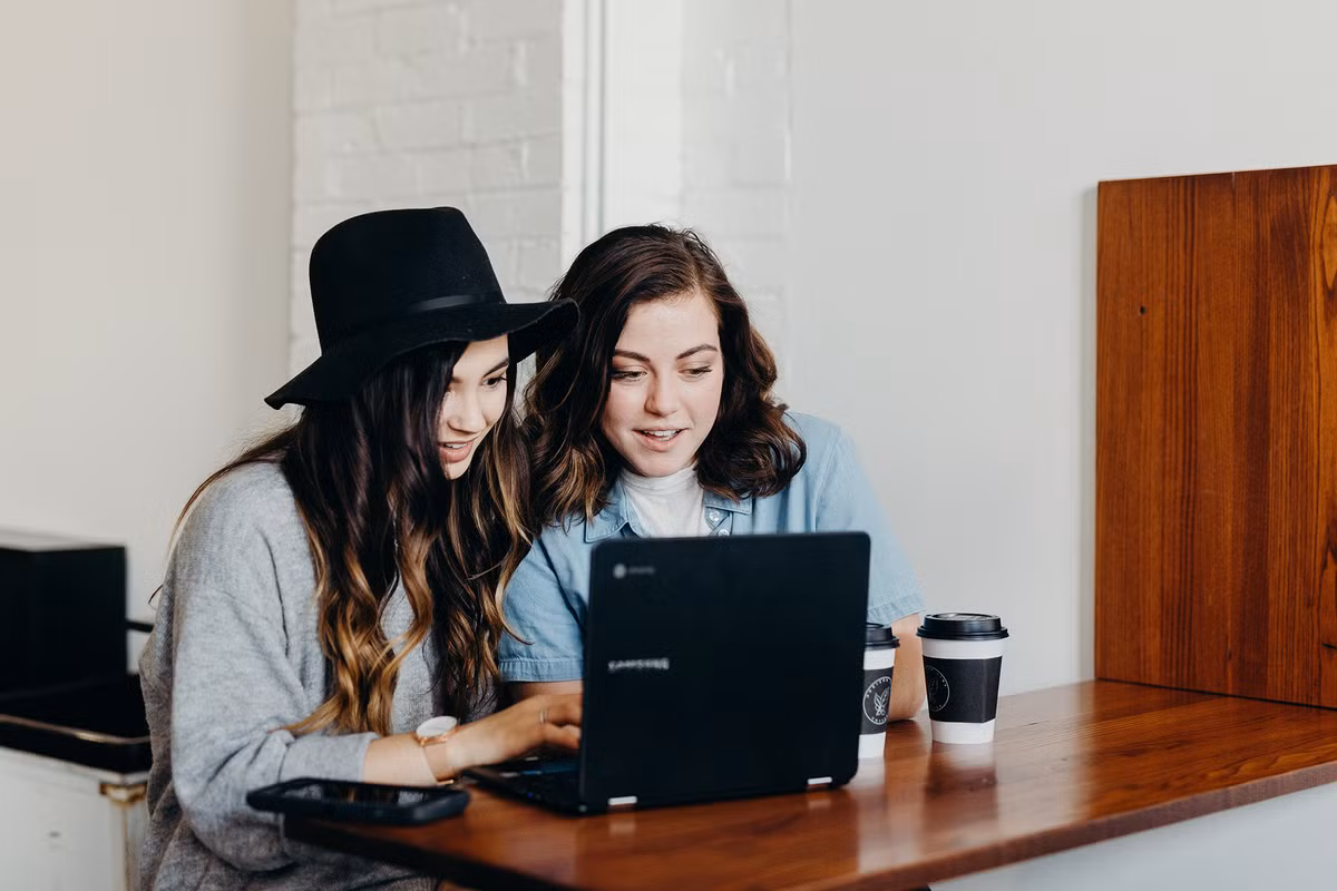 Cô lập nên Cat Can Code – một tổ chức giáo dục với sứ mệnh giúp người trẻ ở Việt Nam, đặc biệt là phụ nữ và người dân tộc thiểu số có thể tiếp cận và hiểu về lập trình, từ đó và theo đuổi ước mơ và phát triển sự nghiệp của mình.