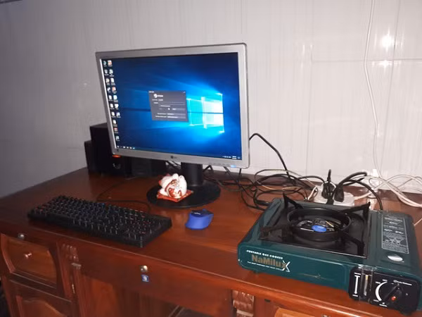 Một bộ case khác tái chế từ bếp ga mini cũ.