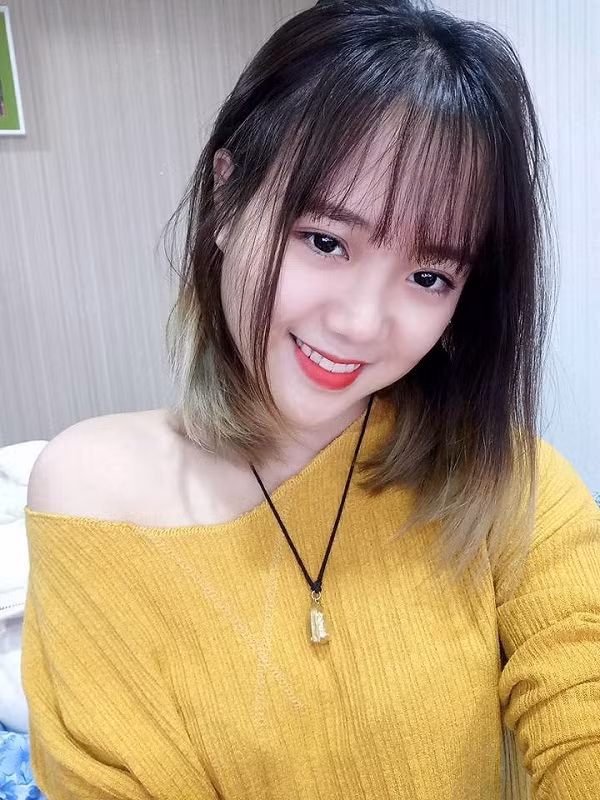Linh Zuto (tên thật Hoàng Mai Linh) là nữ streamer người Tày nổi tiếng đất Bắc với vẻ ngoài xinh xắn và gợi cảm. Xuất thân từ game thủ LMHT, Linh Zuto được yêu thích bởi những màn stream vui vẻ, hài hước.