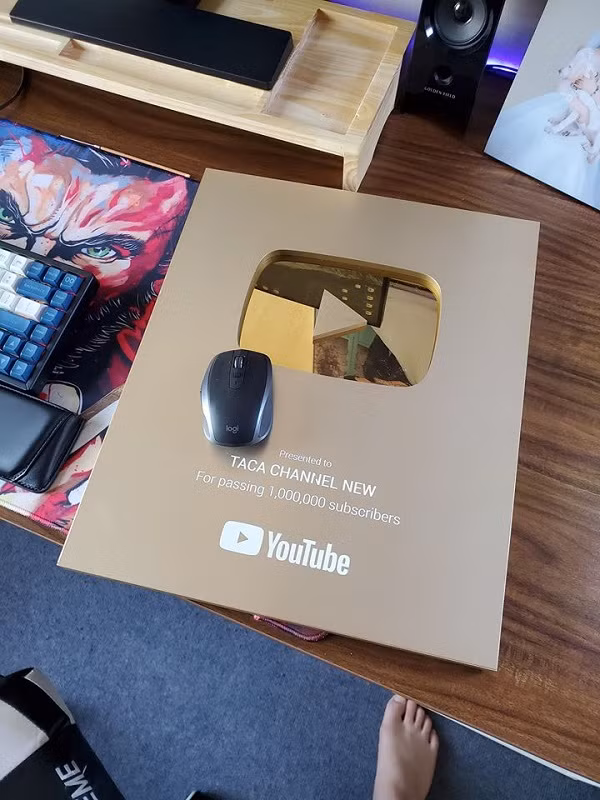  Trend pad chuột độc dị cũng là dịp để nhiều game thủ kiêm Youtuber tranh thủ khoe khéo thành tích của mình.