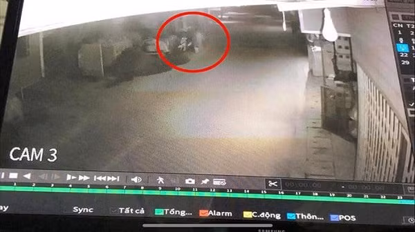 Trích xuất camera phát hiện 2 đối tượng dùng xăng phóng hỏa giết người.