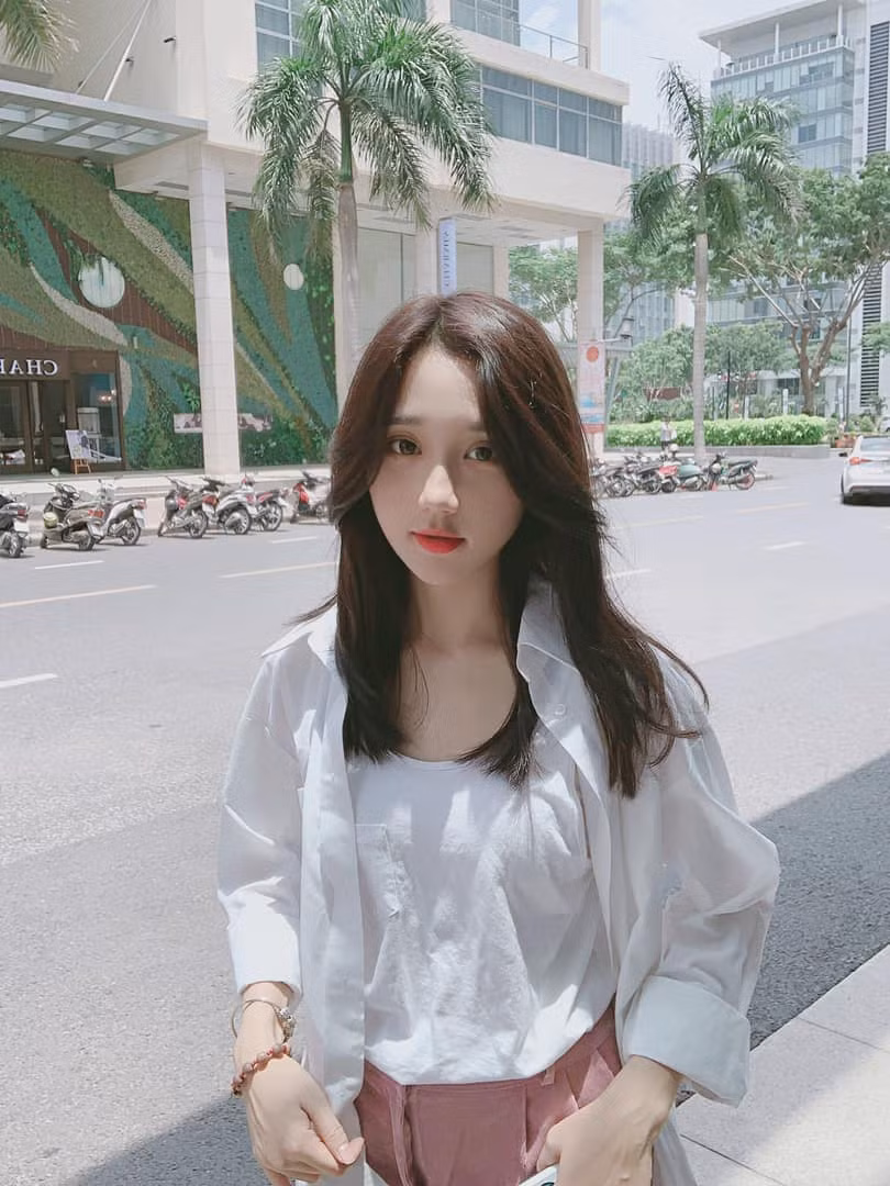 Hot girl này từng nổi đình nổi đám trên các trang MXH khi xuất hiện trong bộ trang phục quân nhân.