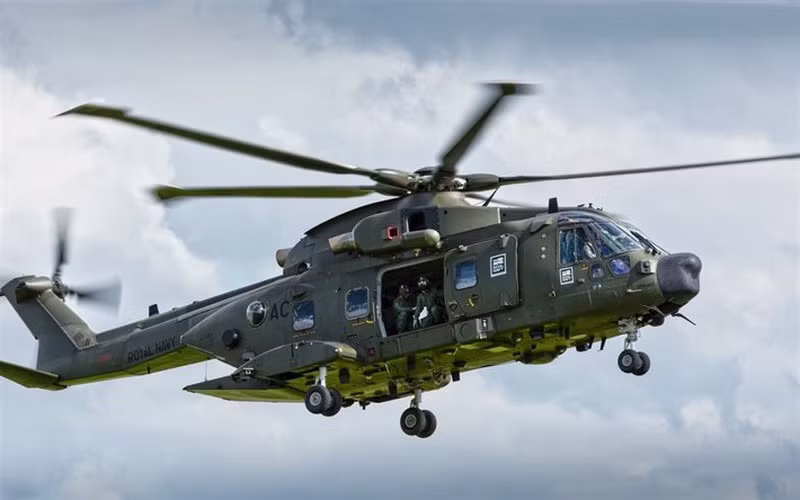 AW101 có thể sử dụng cho cả mục đích quân sự lẫn dân sự, chiếc máy bay lên thẳng này có chiều dài khoảng 19,5 m và trọng lượng rỗng 10.500 kg.