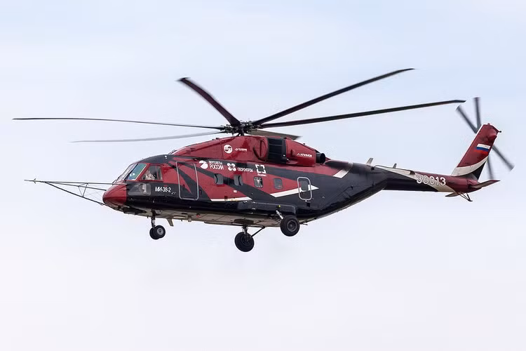 Trực thăng vận tải Mi-38 có chiều dài 19,7 m, chiều cao 5,13 mét và trọng lượng rỗng khoảng 8.300 kg, tốc độ tối đa của nó đạt 275 km/h.