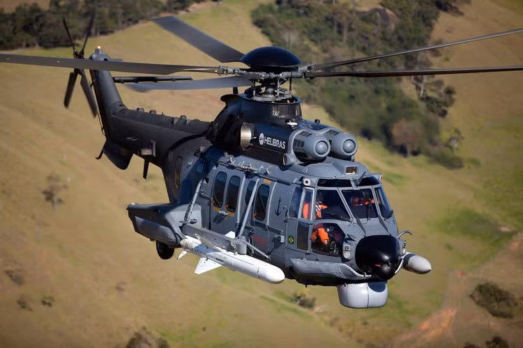Trực thăng H225M (còn được gọi là EC725) thực hiện chuyến bay đầu tiên vào ngày 27/11/2000, nhưng phải đến năm 2005 nó mới được lực lượng vũ trang Pháp chính thức tiếp nhận.