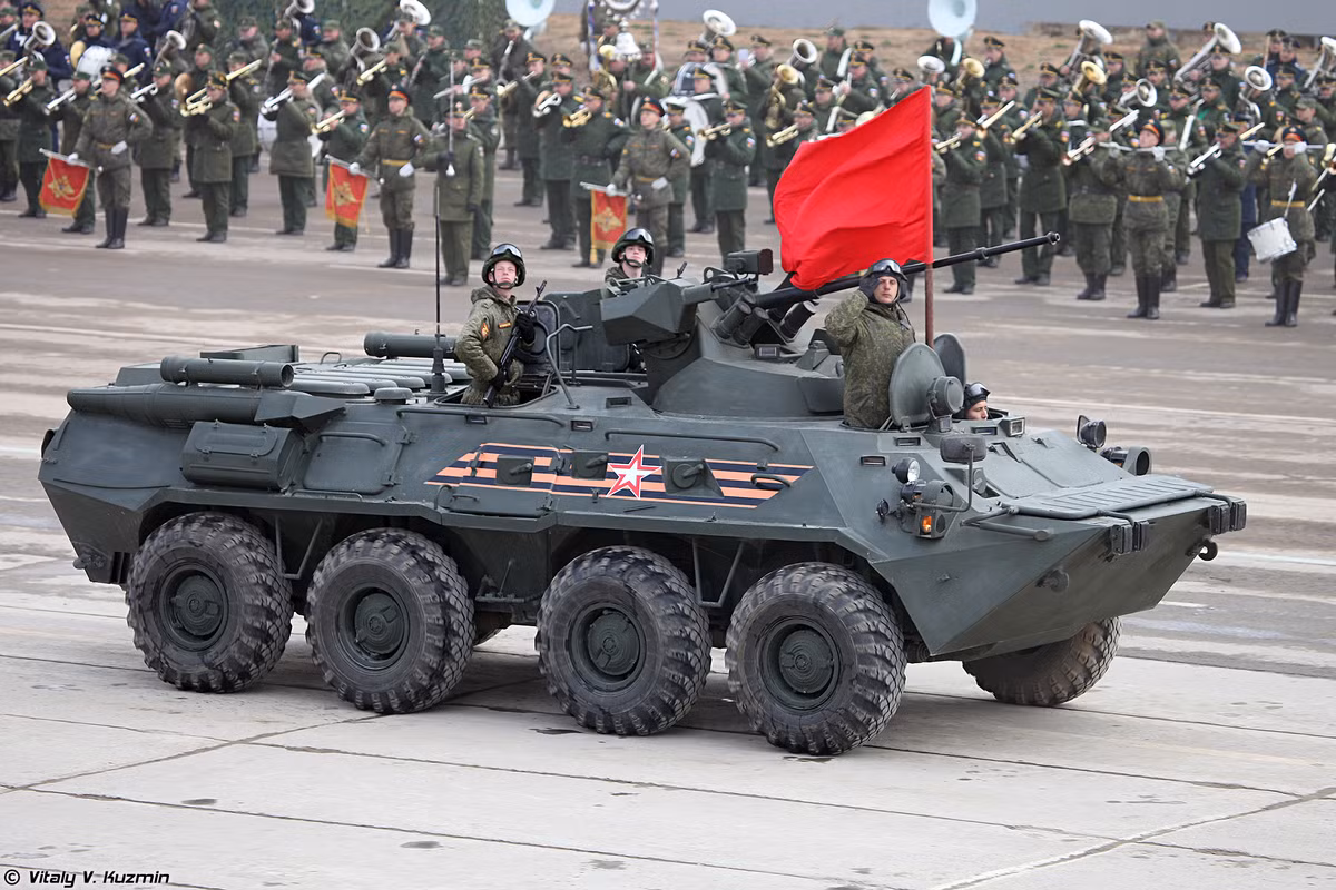 Xe bọc thép chở quân BTR-82A.