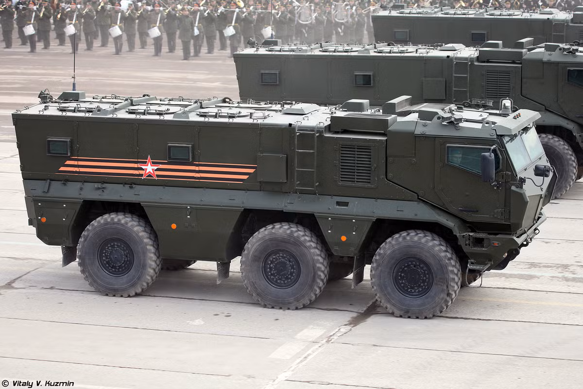 Hai dòng xe bọc thép kháng mìn thế hệ mới KAMAZ-63968 Typhoon-K và Ural-63095 Typhoon-U cũng sẽ được giới thiệu.
