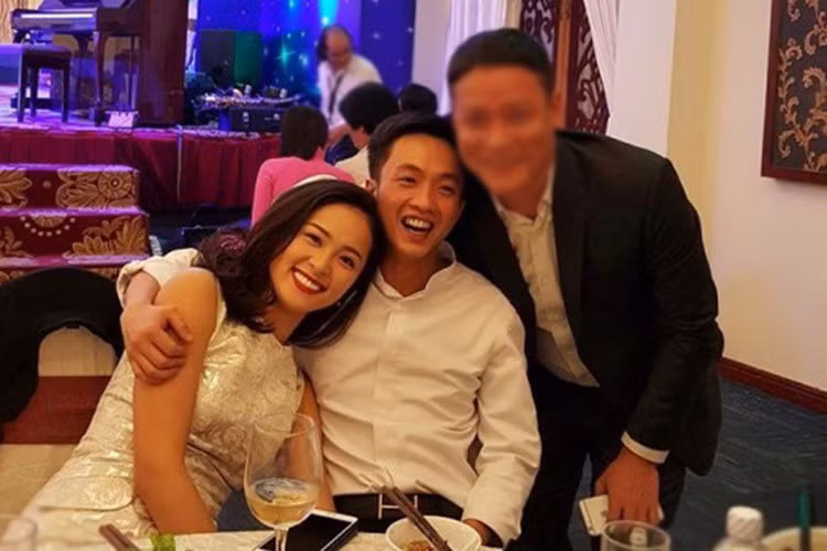 Trước Đàm Thu Trang, mối tình kéo dài hai năm giữa Cường Đô La và Hạ Vi cũng ồn ào bởi nhiều lần tan hợp. Trong gần hai năm bên nhau, Hạ Vi và Cường Đô La nhiều lần vướng tin đồn đổ vỡ tình cảm trước khi chính thức chia tay vì không tìm được tiếng nói chung. Ảnh: Zing.