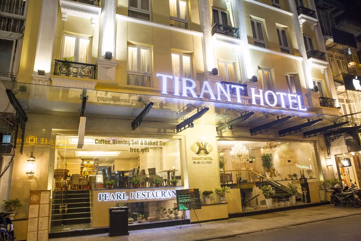 Cách đó không xa là Khách sạn Tirant nằm ở số 36 Gia Ngư. Ảnh: Booking.com.