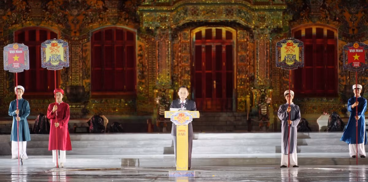 Lung linh dem khai mac Tuan le Festival Nghe thuat Quoc te Hue 2024