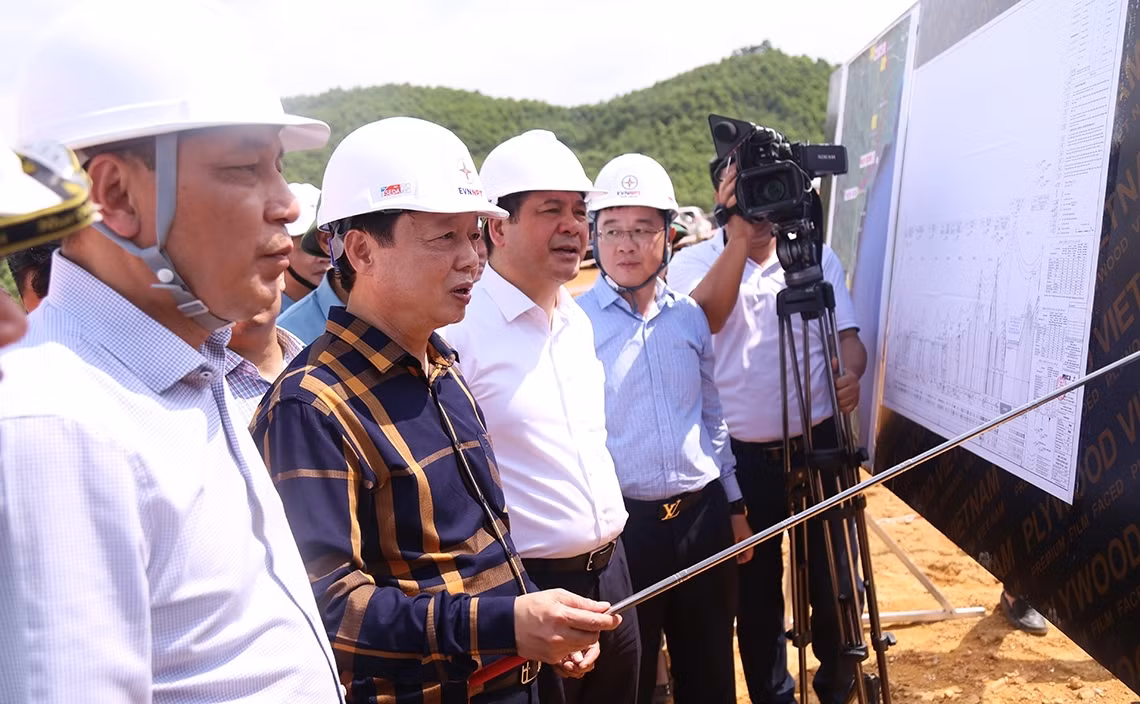 Chính phủ yêu cầu Bộ Công Thương và Tập đoàn Điện lực Việt Nam phải hoàn thành dự án đường dây 500 kV mạch 3 trước ngày 30/6 để kịp đóng điện, đưa vào vận hành… 