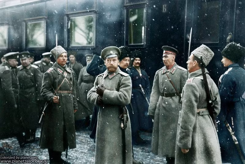 Sa hoàng Nicholas II thăm một đơn vị quân đội Nga thời Thế chiến I, năm 1916. Ảnh: Vacheslaw Peregoodow Flickr.