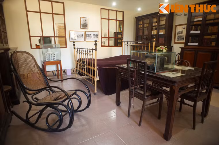 Không gian sống của nhà khoa học lỗi lạc được tái hiện ở gian giữa bảo tàng.