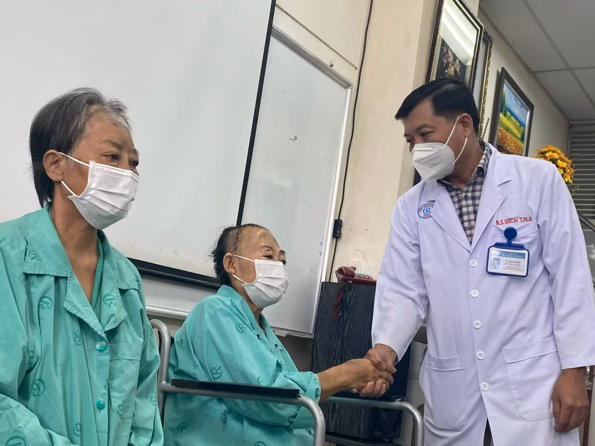 Hậu Covid-19, nhiều bệnh nhân bị chết xương, hoại tử dần vùng đầu mặt Hau Covid-19, nhieu benh nhan bi chet xuong, hoai tu dan vung dau mat