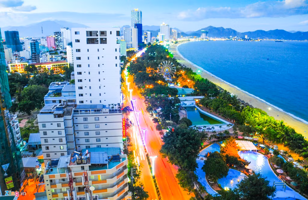 Để khắc phục tình trạng này, Khánh Hòa nên mạnh dạn cho điều chỉnh lại dựa trên hiện trạng đang có. Trong điều chỉnh ghi nhận những công trình xây sai phép như hiện trạng, tìm giải pháp mới.