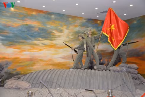 Khoảnh khắc chiến thắng, kết thúc chiến dịch đi vào lịch sử "Lừng lẫy năm Châu, chấn động địa cầu".
