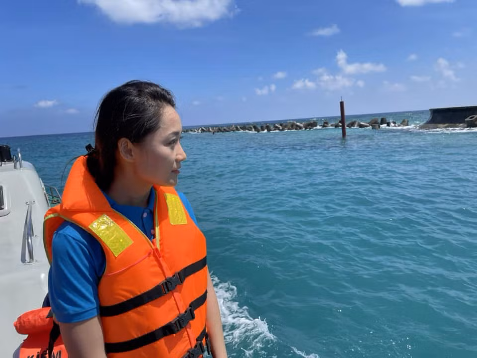 Chia sẻ với VietNamNet, BTV nổi tiếng cho biết đây là những bức ảnh được cô ghi lại trong chuyến đi Trường Sa hồi cuối tháng 4 đầu tháng 5/2022. ''Tôi là người rất thích đi bởi mỗi chuyến đi cho mình những trải nghiệm mới'' - Thu Hà nói.