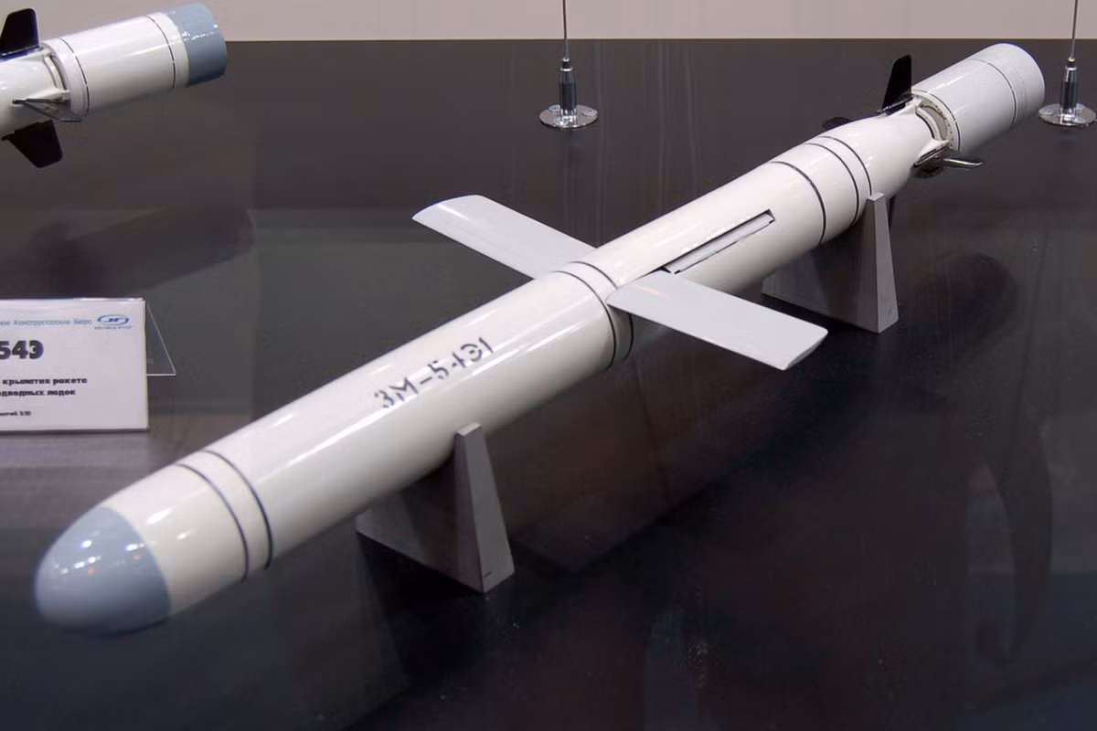 Vũ khí này đã thể hiện sức mạnh trong chiến dịch chống khủng bố của Nga ở Syria, chiến dịch quân sự của nước này ở Ukraine. Trong suốt sự nghiệp, ông Kamnev có 20 phát minh khoa học và hàng trăm báo cáo khoa học, kỹ thuật được công bố cả trong và ngoài nước. Ông cũng là thành viên của Viện Khoa học tên lửa và pháo binh Nga.