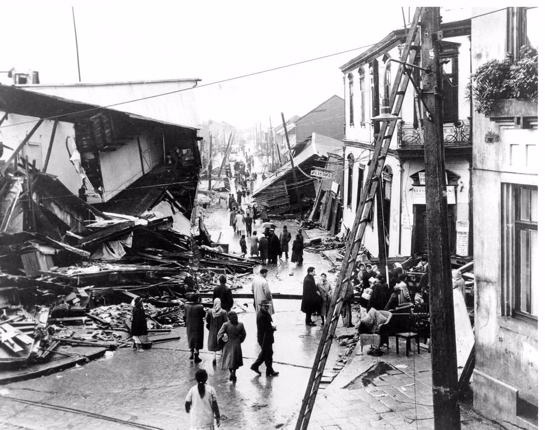 Vào ngày 22/05/1960, trận động đất mạnh 9,5 độ richter làm rung chuyển thành phố Valdivia, miền nam Chile. Thảm họa thiên nhiên này chỉ diễn ra trong 10 phút kéo sau đó là những cơn sóng thần cao 20m đã gây ra hậu quả khủng khiếp.
