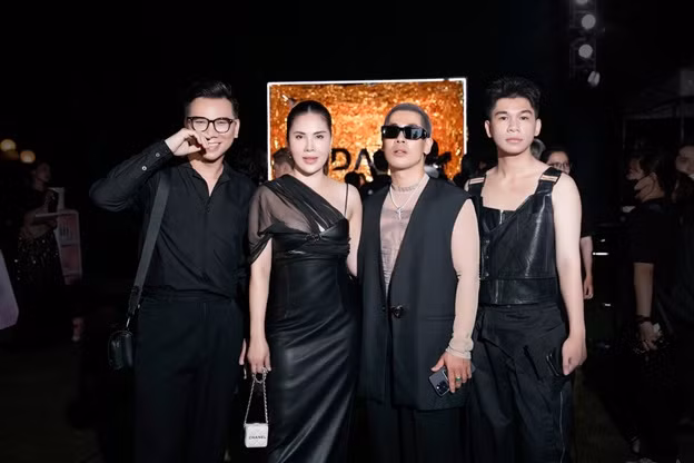 Show thời trang của nữ siêu mẫu nhận được nhiều lời khen của dàn sao và các khách mời đến tham dự.