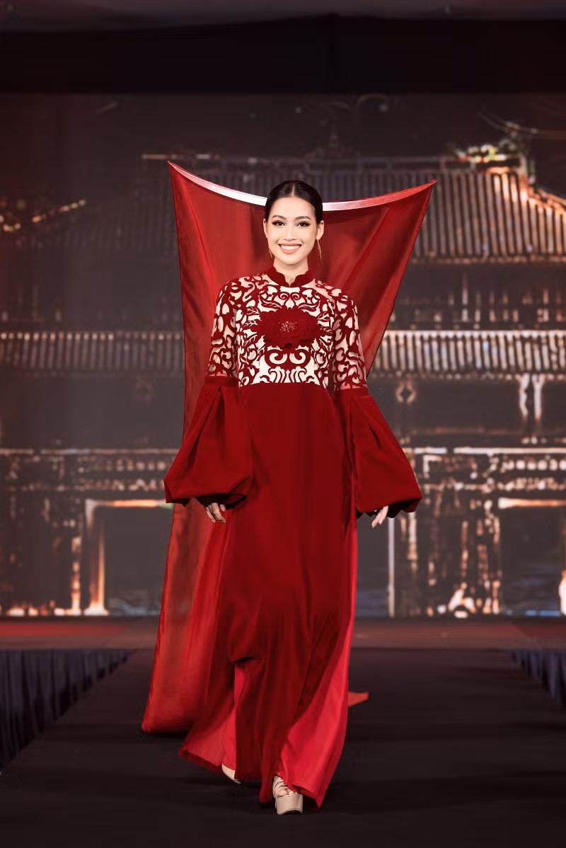 Á hậu Minh Thư.