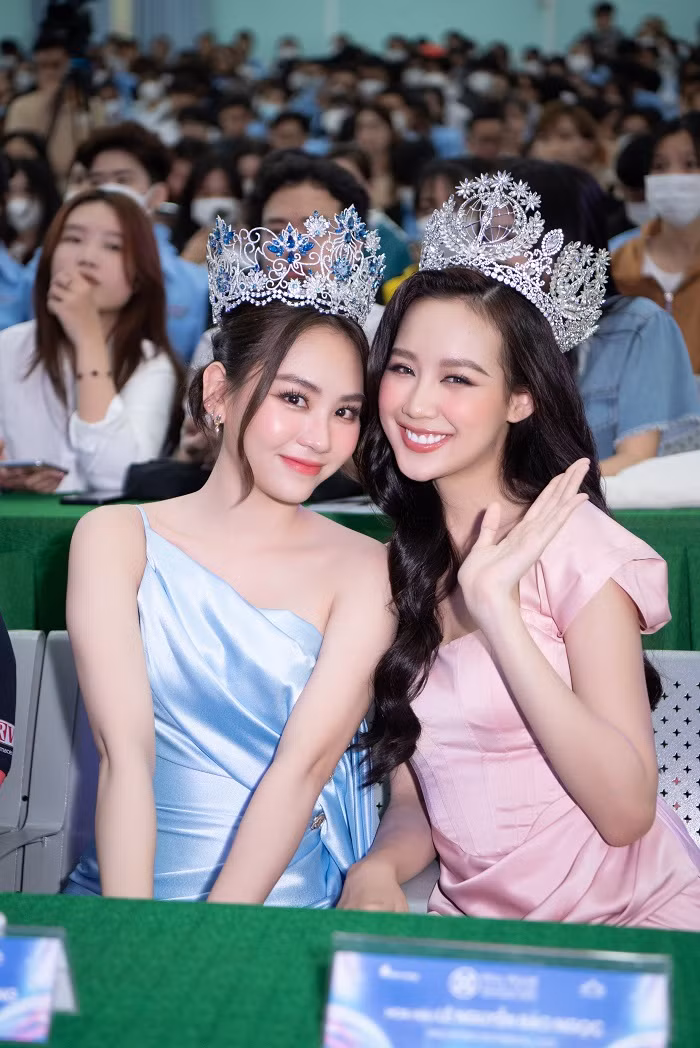 3 nàng hậu đã có những chia sẻ truyền động lực đến các bạn trẻ có mặt trong buổi workshop.