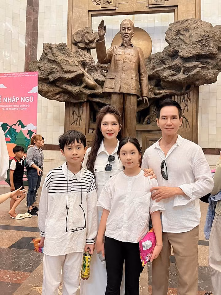 Lý Hải chia sẻ, sau chuỗi ngày bận rộn làm phim "Lật mặt 6: Tấm vé định mệnh", anh muốn dành hết thời gian cho gia đình.