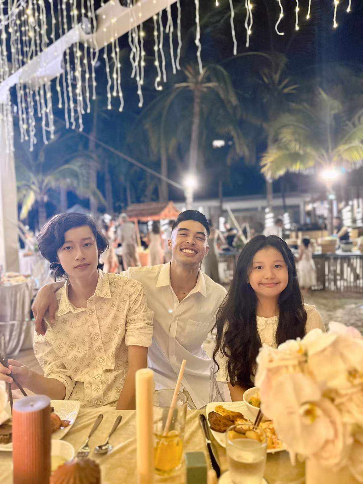 Không chỉ Jennifer Phạm hút sự chú ý, Bảo Nam - con trai của Jennifer Phạm và Quang Dũng cũng gây ấn tượng bởi vẻ đẹp trai lãng tử.