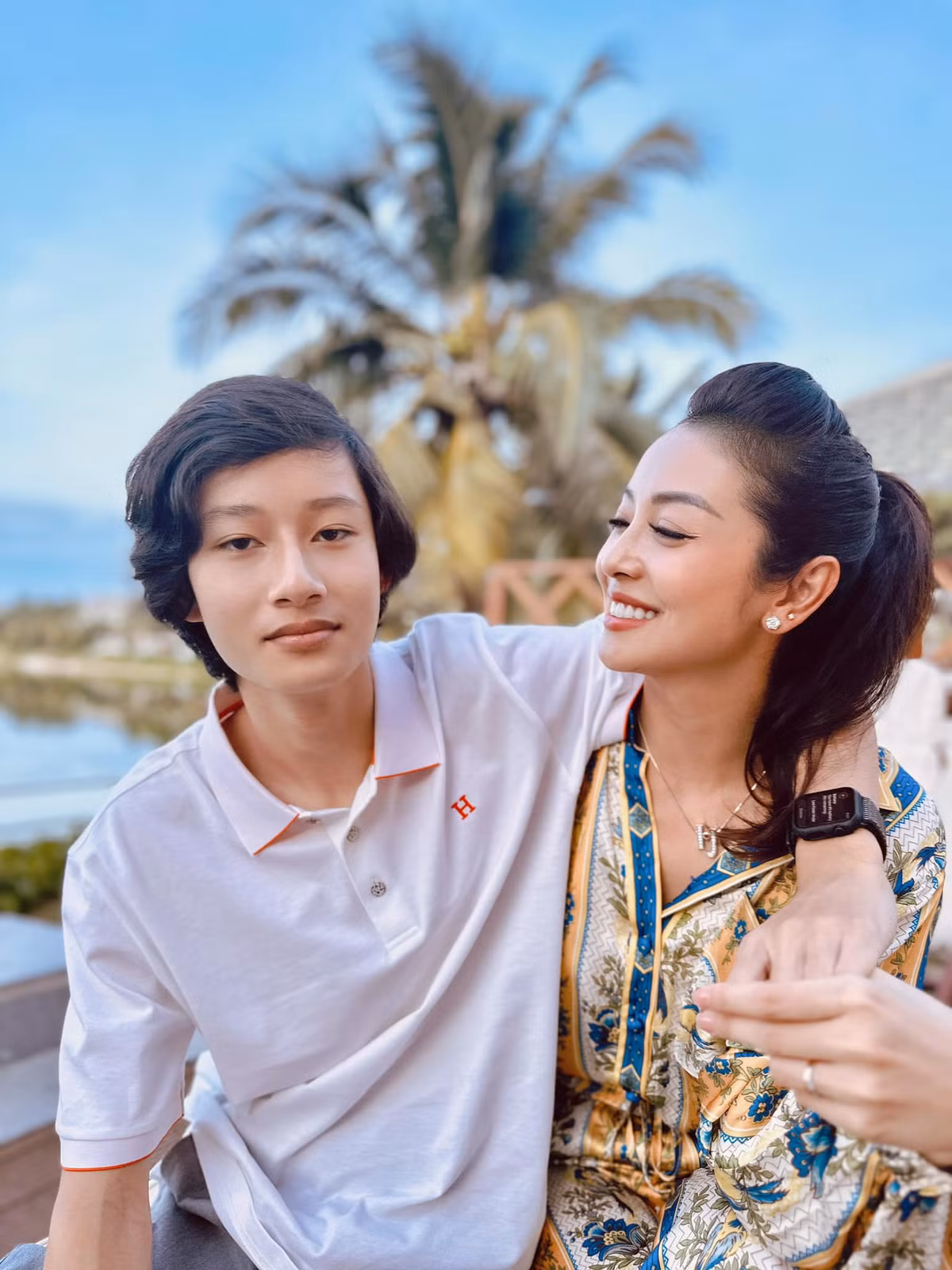 Nàng hậu khoe ảnh bên con trai Bảo Nam.