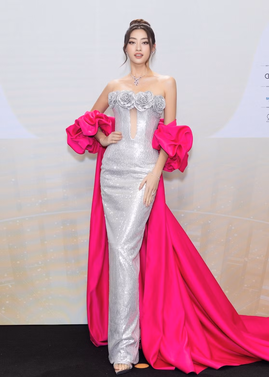 Hoa hậu Lương Thùy Linh thanh lịch xuất hiện tại sự kiện.