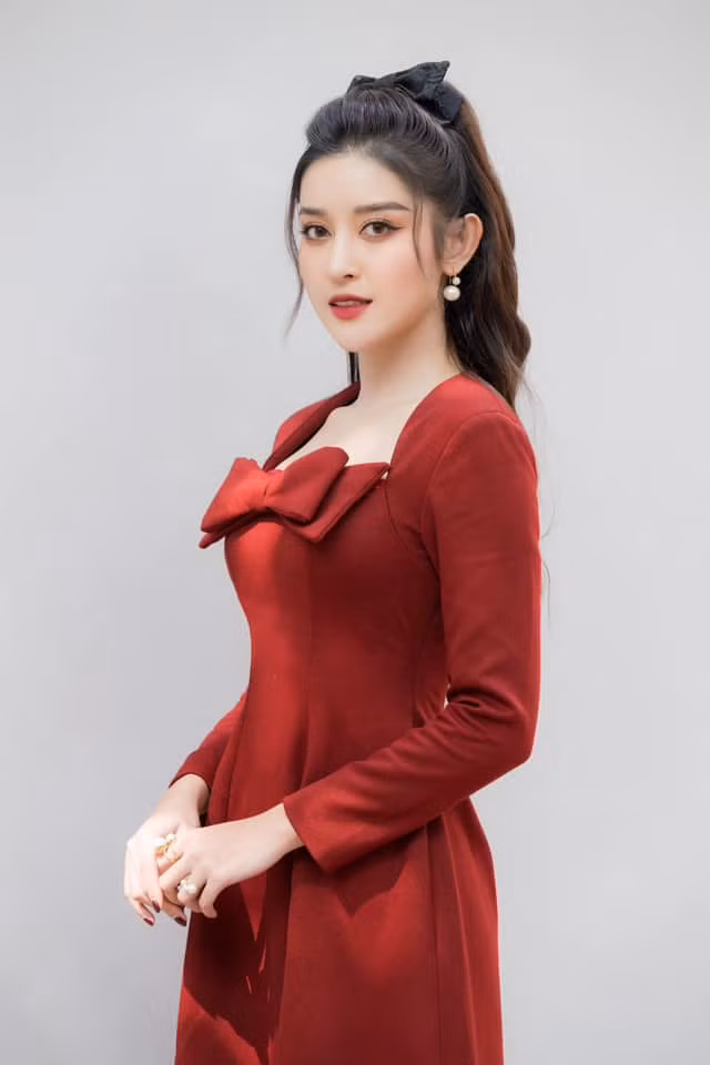 Á hậu Huyền My cũng được báo chí quốc tế quan tâm. Cô từng được báo Trung Quốc ví von là "quốc bảo nhan sắc Việt". Ảnh: FBNV
