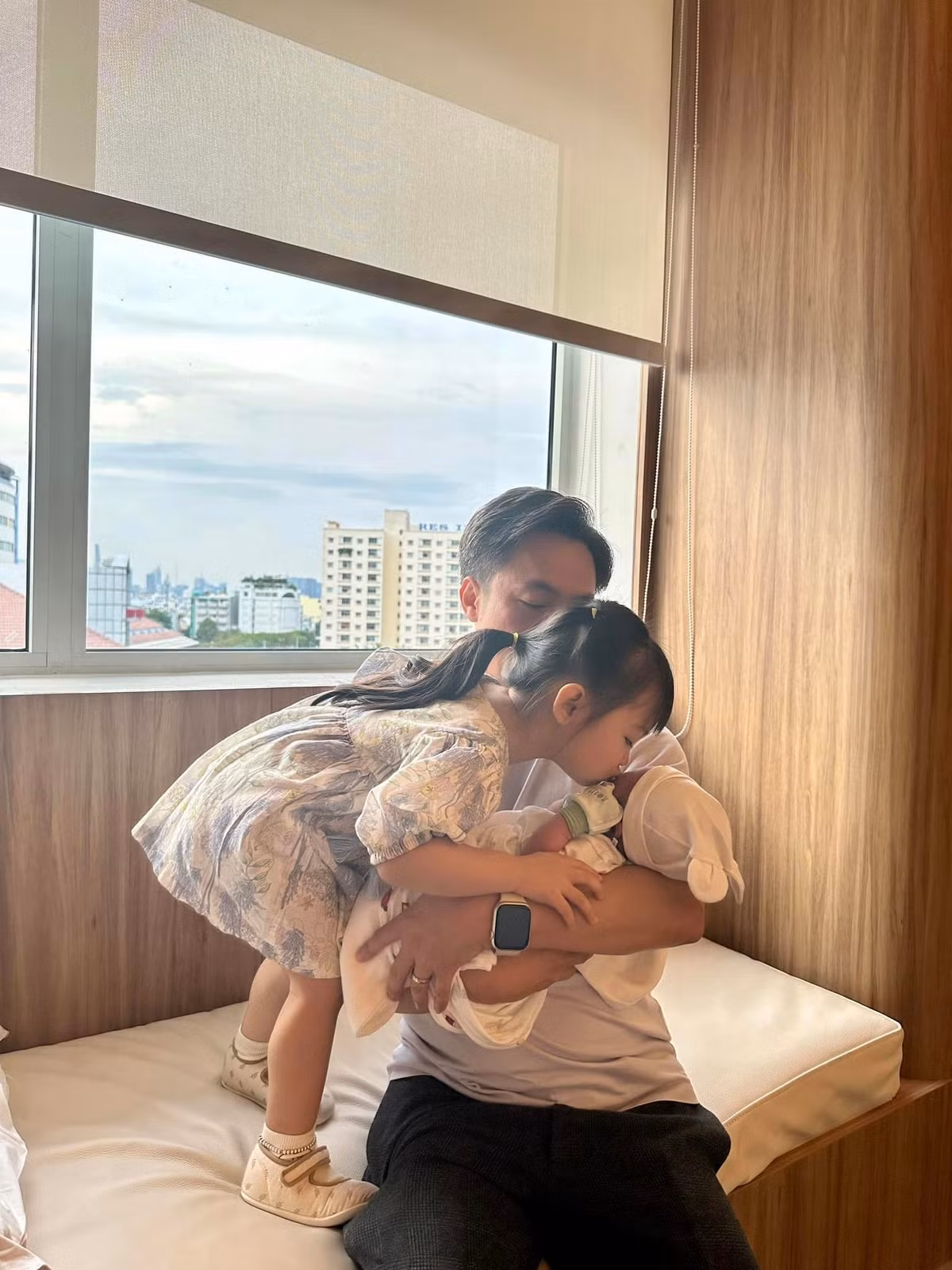 "Chị ba Suchin mê em Sutin đắm đuối", người đẹp chia sẻ.