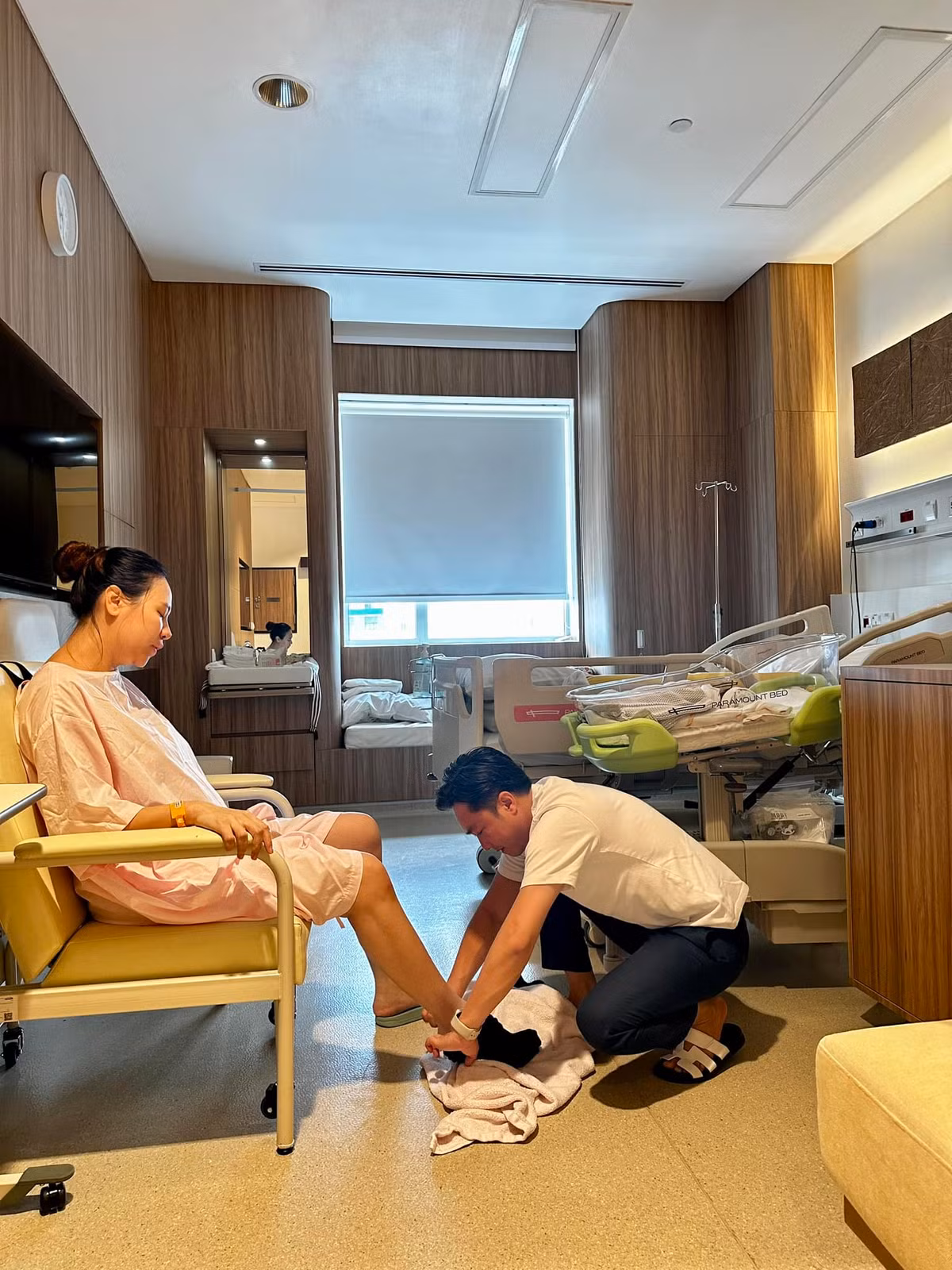 Khoảnh khắc Cường Đô la chăm sóc vợ đẻ được người hâm mộ tấm tắc khen.