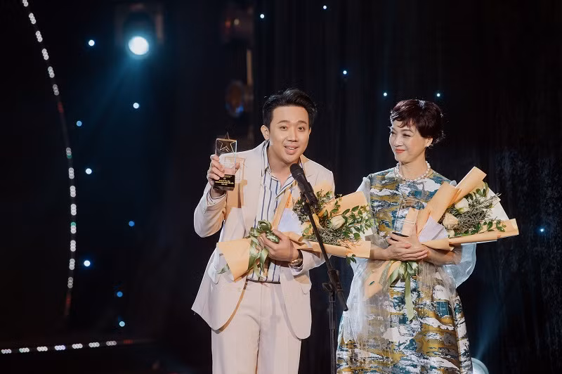 "Với giải thưởng lần này, Trấn Thành sẽ cố gắng nhiều hơn để có những vai diễn tốt, những bộ phim hay. Đây không đơn thuần là động lực mà còn là trách nhiệm để mình phải thực sự cố gắng trước sự tin yêu của khán giả", Trấn Thành nói.