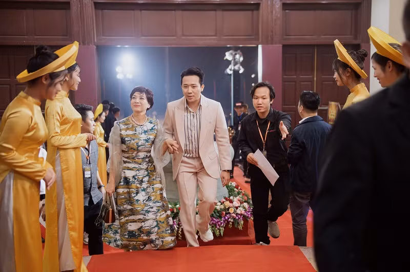 Tran Thanh noi gi khi duoc vinh danh Dien vien dien anh noi bat?
